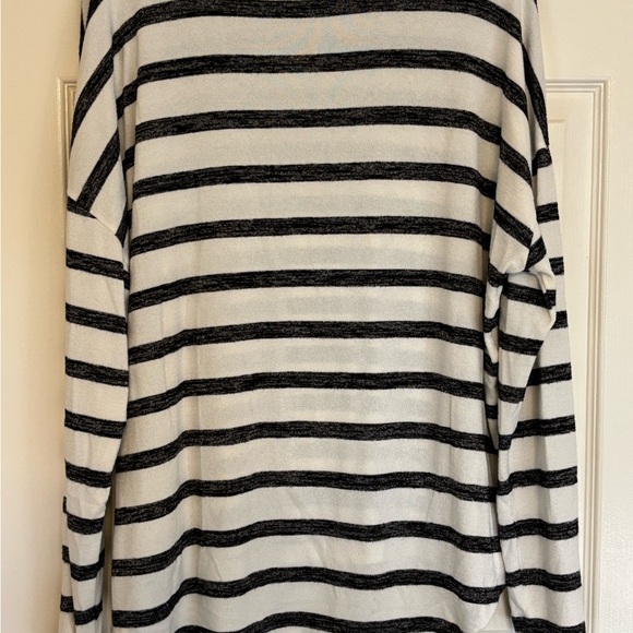 Time and Tru Black and White Striped Top - Picture 2 of 4